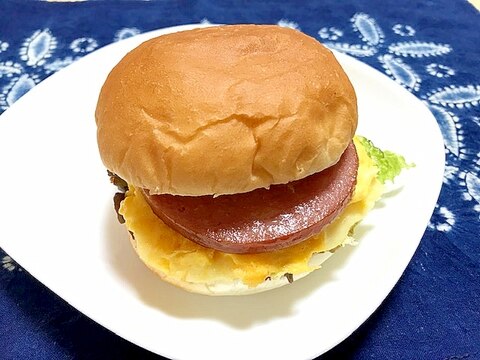 厚切りハムステーキ＆チーズオムレツバーガー